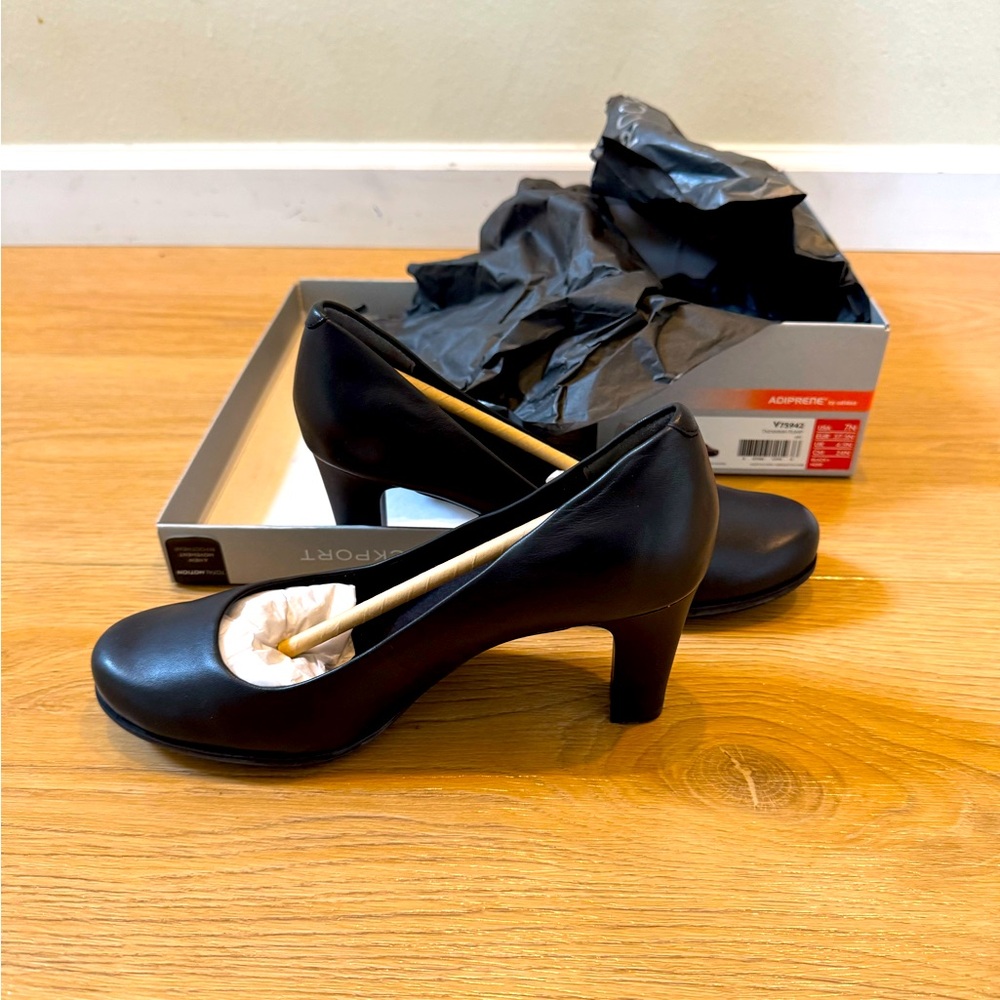 Very comfortable Rockport 3 inches heel. Never worn, new in box
